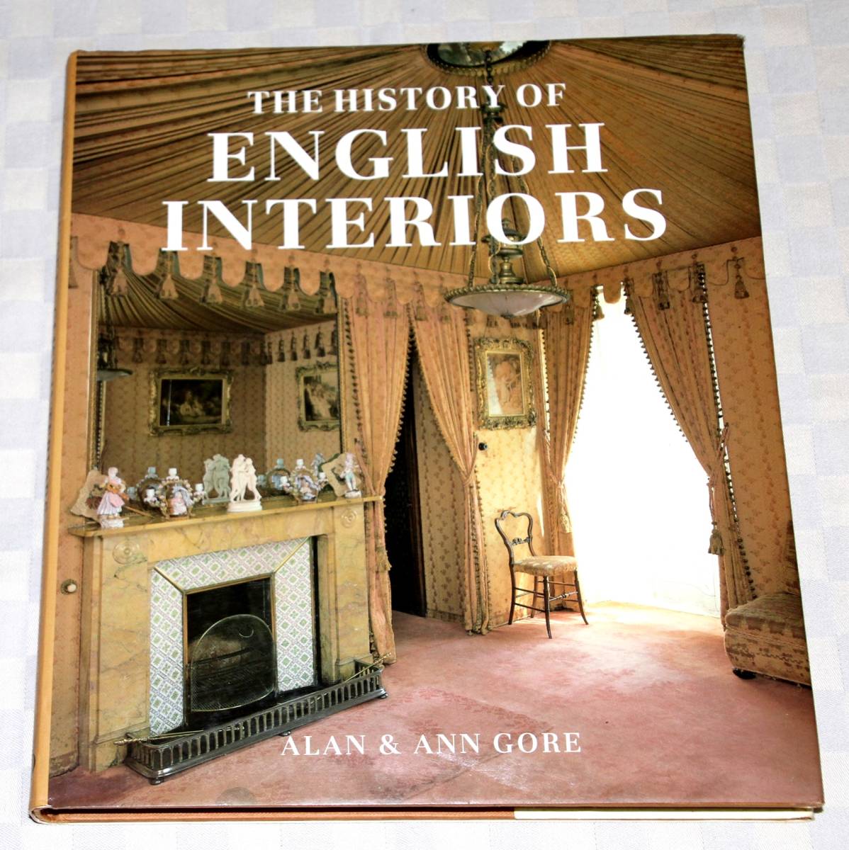 洋書　 The History of English Interiors 　 英国のインテリアの歴史　　 　大型本　　 中古本