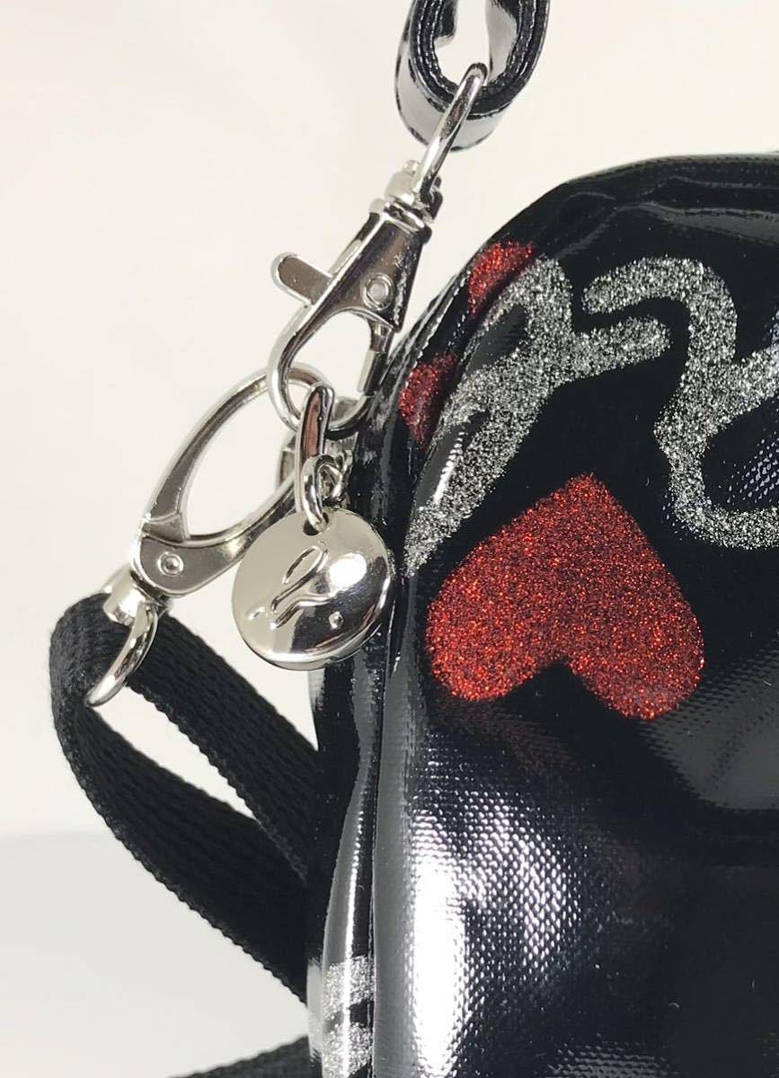 極美品 アニエス・ベー 3WAY 可愛い斜め掛けOK ブラック×ラメ入りロゴデザイン ハンド&クラッチ&ショルダーバッグ 。ロゴチャーム付