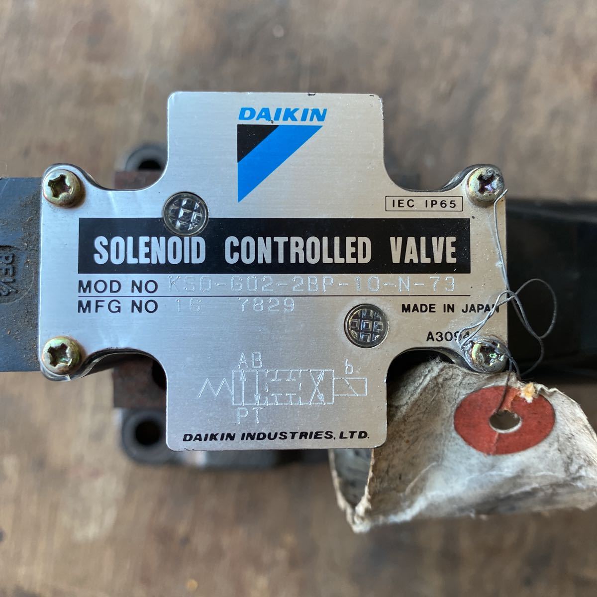 Daikin solenoid oil pressure valve(bulb) electromagnetic . control valve(bulb) 24v unused 