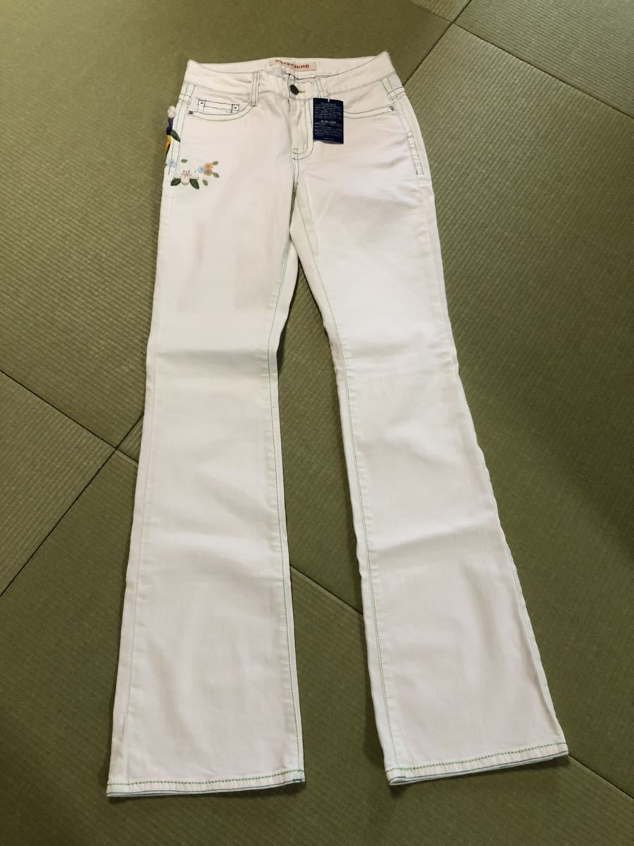 日本最級 メ2612 未使用　ポテチーノ刺繍入りホワイトデニム パンツ、スラックス