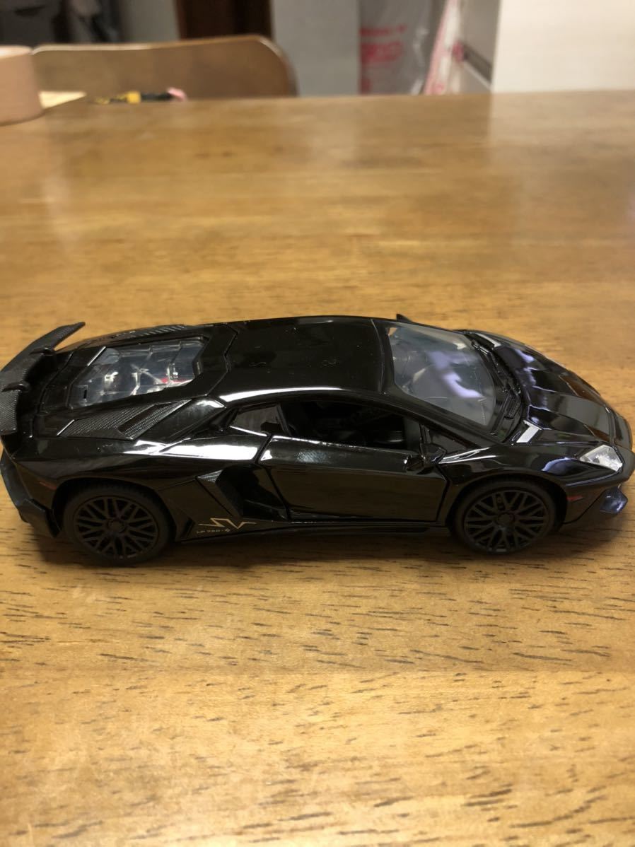  Lamborghini Aventador 1/32