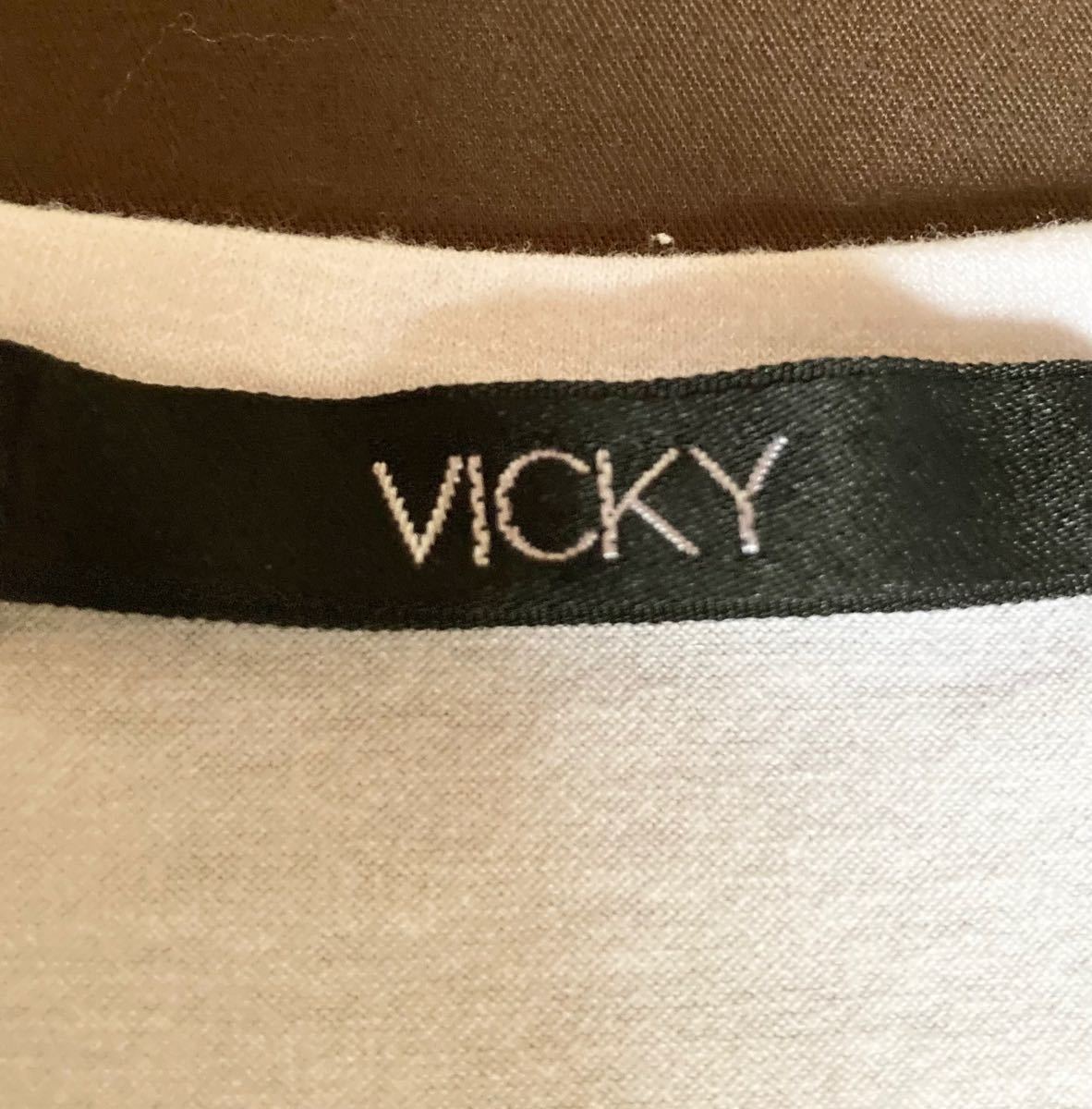 VICKY ロゴ入半袖Tシャツ カットソー 白Ｔシャツ