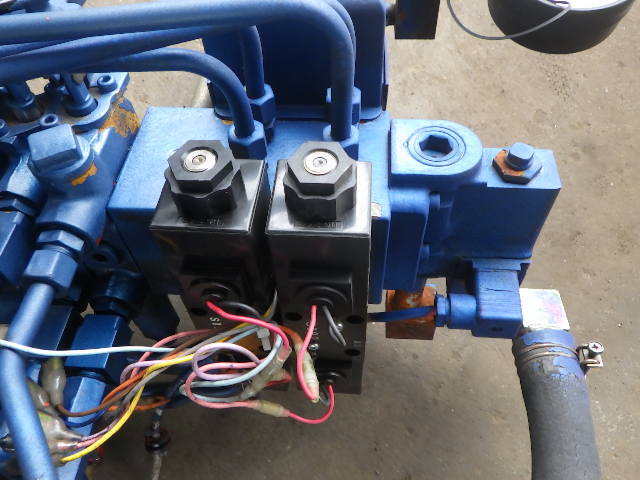 r3625-3 * Unic crane radio-controller electromagnetic valve(bulb) oil pressure valve(bulb) operation lever UR294 2E-0