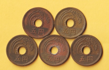 ☆５円黄銅貨《昭和28年》　5枚　　普通品～並品_画像1