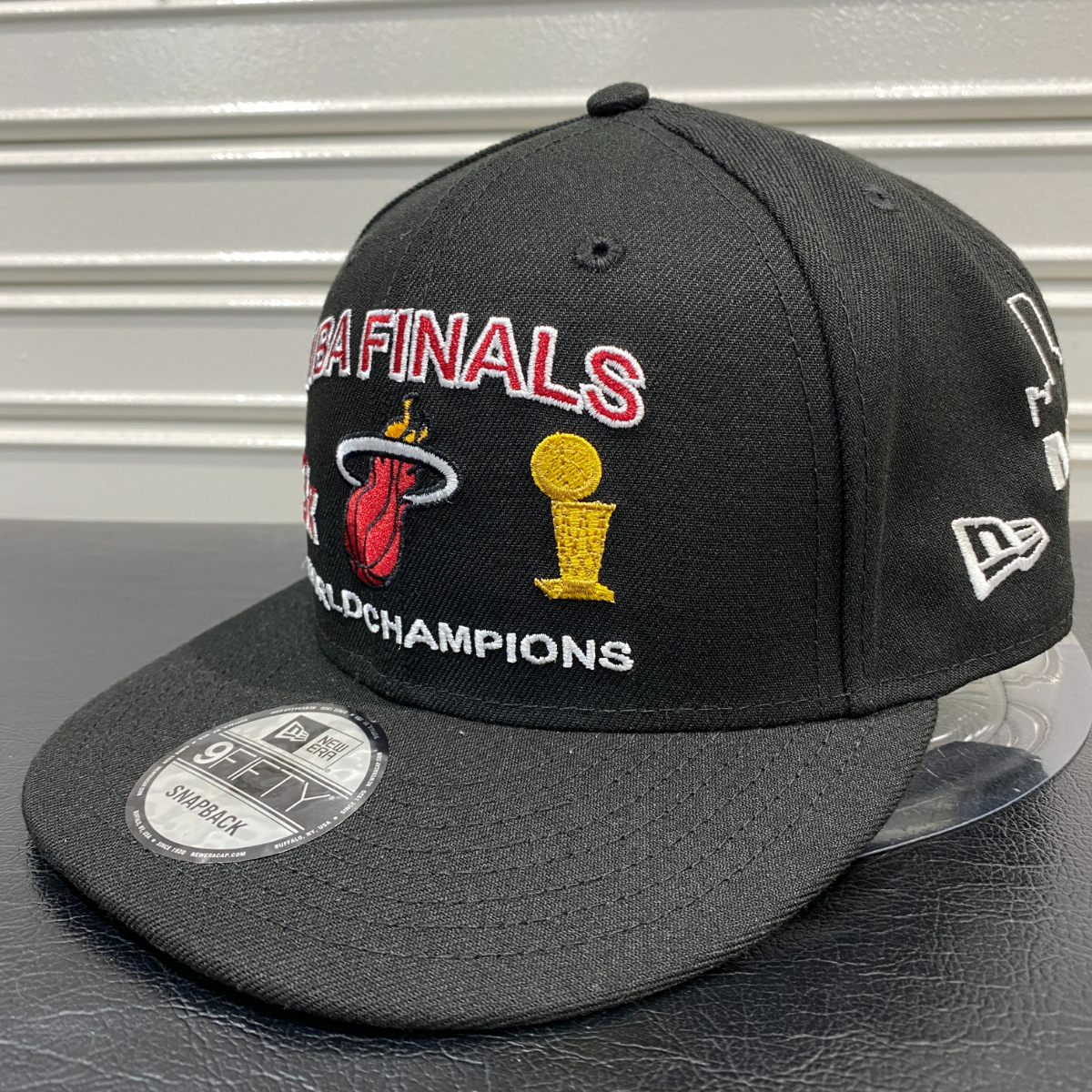 ラスト1 USA限定 Newera ニューエラ NBA ファイナルズ ワールドチャンピオン 9FIFTY スナップバックキャップ 黒 マイアミ ヒート HEAT_画像2