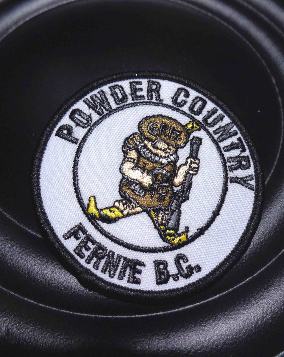 円形◆新品未使用　　ハンター　狩猟　ライフル　狩人　銃 　カナダ　FERNIE BC CANADA　フェルニエ　 ファーニーPOWDER COUNTRYワッペン_画像4