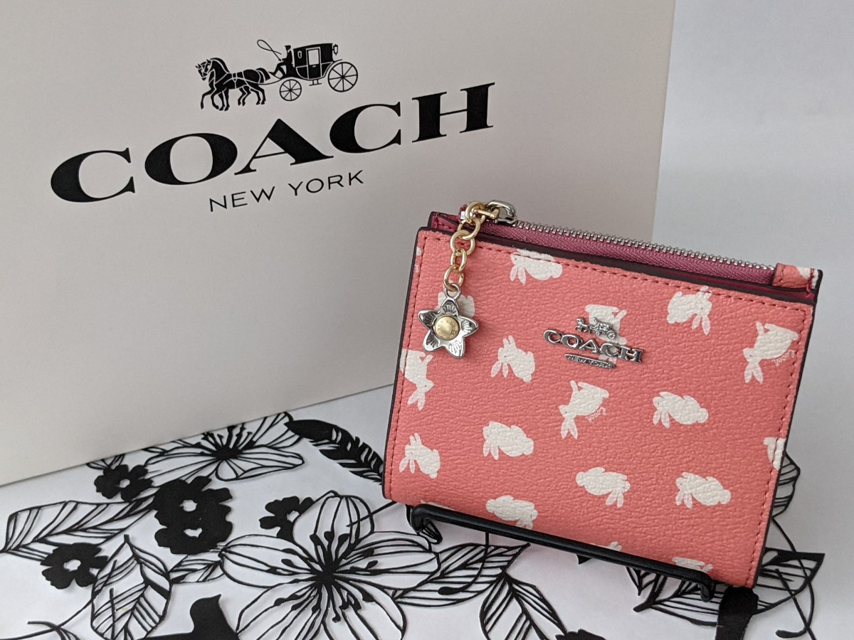 新品未使用　COACHコーチ 二つ折りカードケース付財布　うさぎ