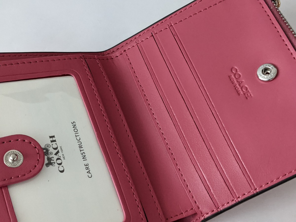 新品未使用 COACHコーチ 二つ折りカードケース付財布 うさぎ 新品未使用 COACHコーチ 二つ折りカードケース付財布 うさぎ