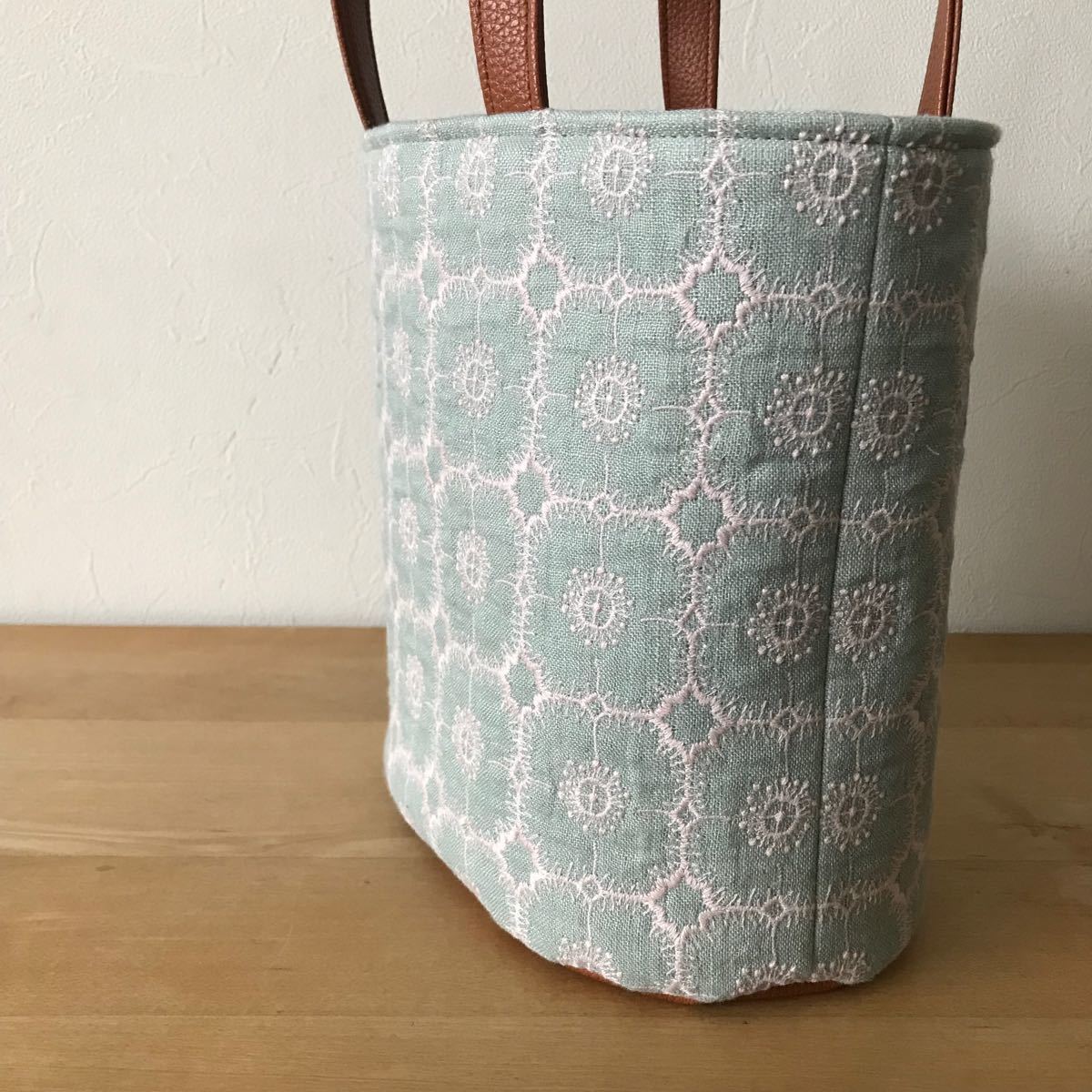 ハンドメイド 楕円底のトートバッグ ミナペルホネン×フェイクレザー ハンドメイド 楕円底のトートバッグ ミナペルホネン×フェイクレザー