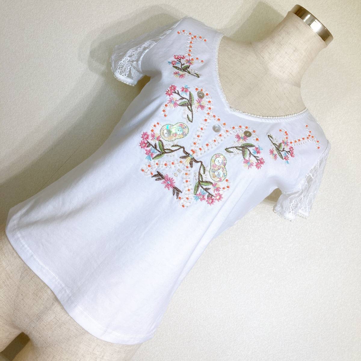 H912 new goods!# Just kavali* white / sleeve &. race * flower embroidery * short sleeves cut and sewn #L