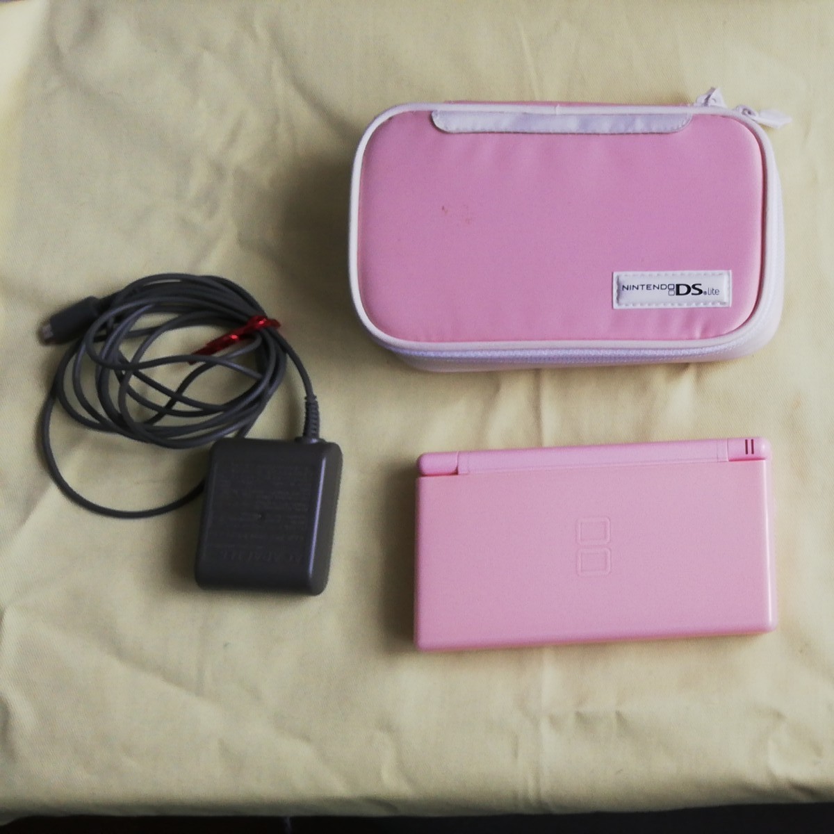 【動作確認済】ニンテンドーDS Lite(ピンク)　充電器・ケース付き