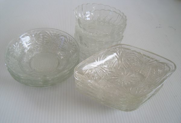 【N12R3617】ガラスのお皿まとめて　小皿　銘々皿　盛皿　フルーツ皿　未使用品　_画像1