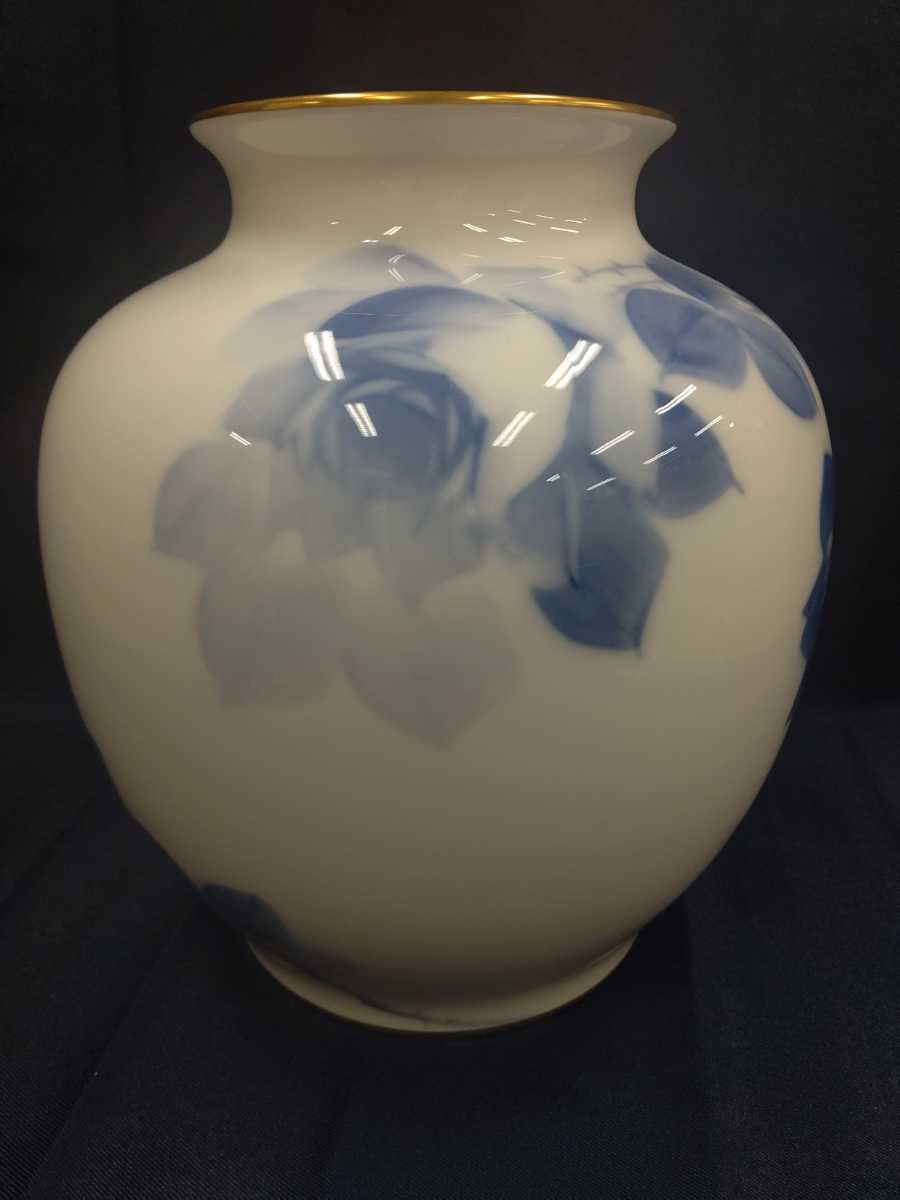 大倉陶園 手描きブルーローズ 花瓶 高さ29.5cm×幅26.5cmcm×口径14.5cm位 定価330000円_画像4