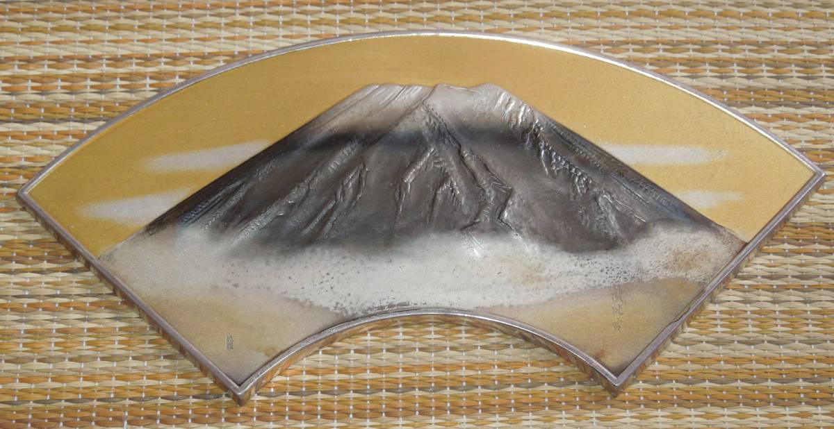 純銀・銀製 純銀刻印 武比古 扇子型 飾り板 富士山 総重量：約１０３ｇ