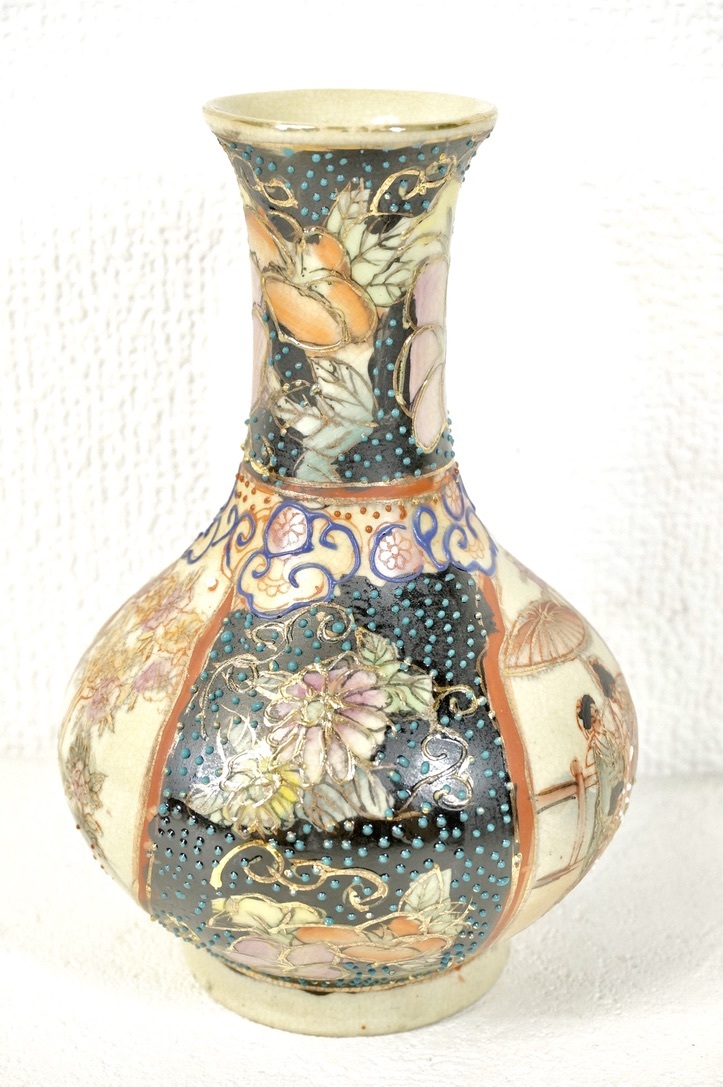 おすすめポイント 明治期薩摩焼 金彩色絵人物図 花瓶 花入 時代物 陶芸