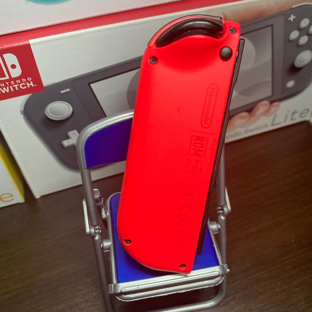 Nintendo Switch ジョイコン R ネオンレッド