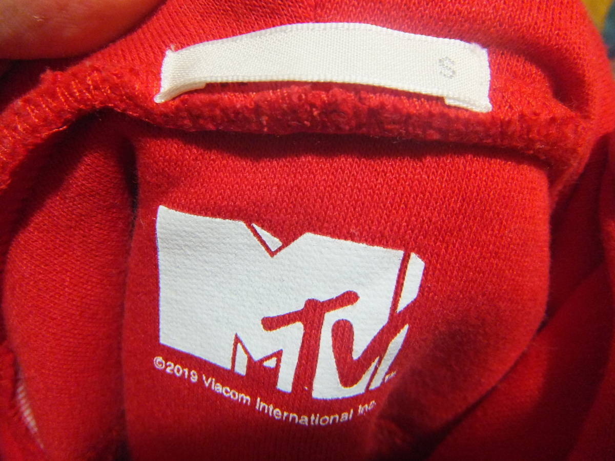 MTV × GU ジーユー サイズ S スウェットパーカー プルオーバー 赤 メ10567_画像4