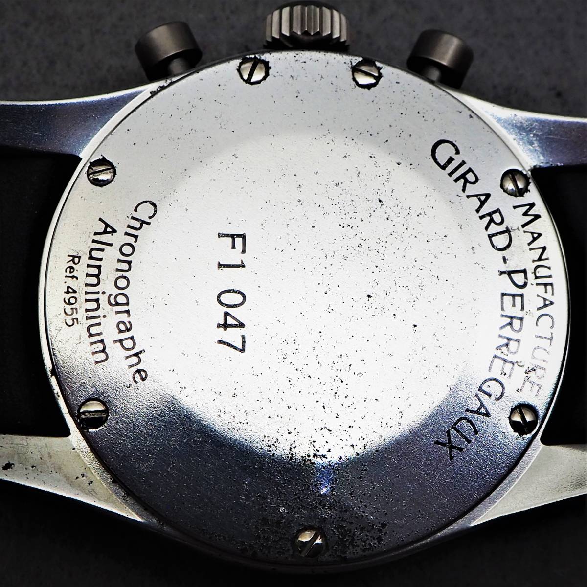 ミントコンディション！ Girard Perregaux (ジラール・ペルゴ) Ferrari F1-047 Chronograph Titanium/Carbon Fiber Dial 40mm - Complete _画像10