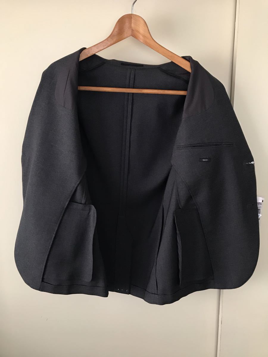 タグ付新品未使用 UNIQLO 感動ジャケット ダークグレー メンズM タグ付新品未使用 UNIQLO 感動ジャケット ダークグレー メンズM