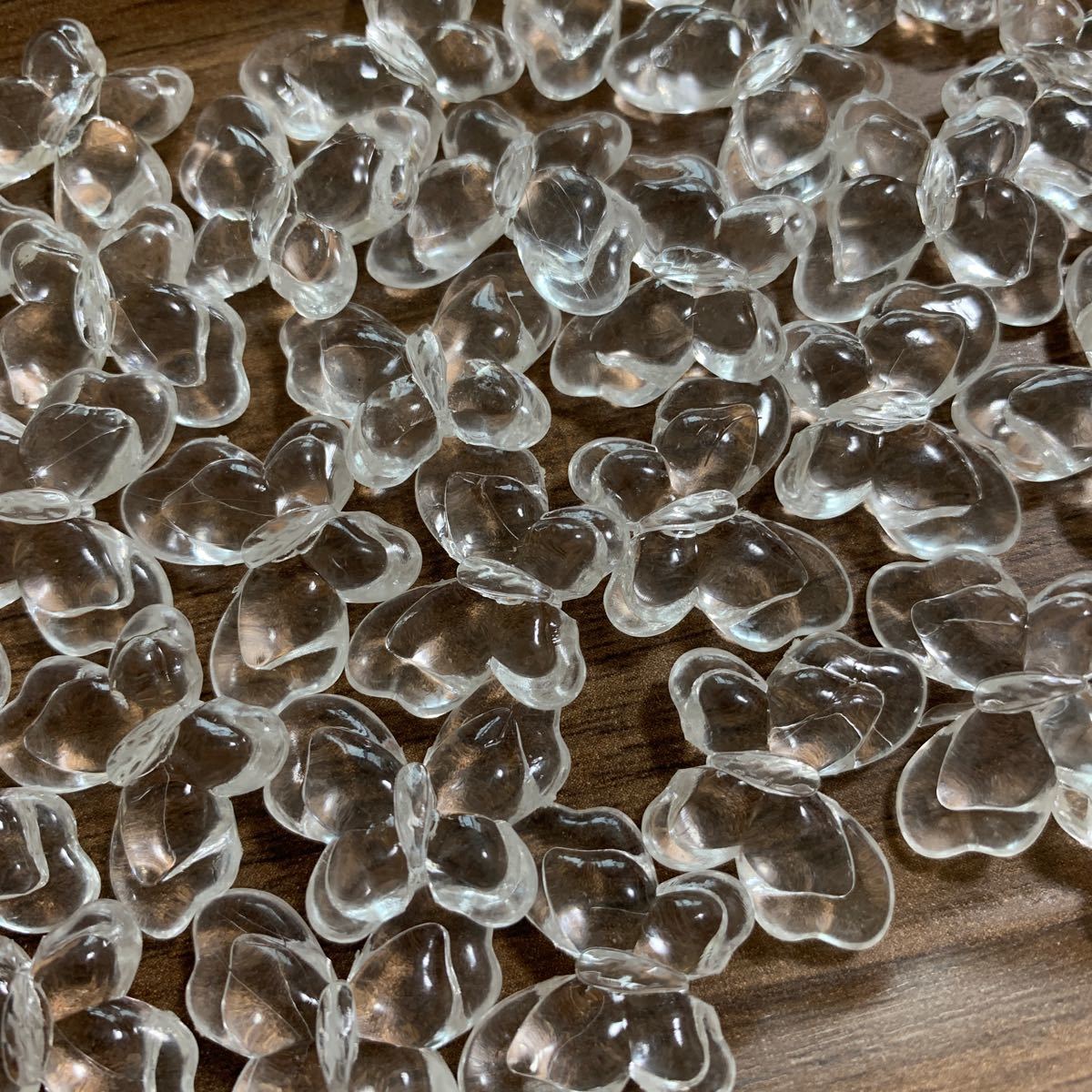 クリアカラー プラスチック蝶々型ビーズ アソートセット 50個　透明バタフライ型ビーズ　透明素材