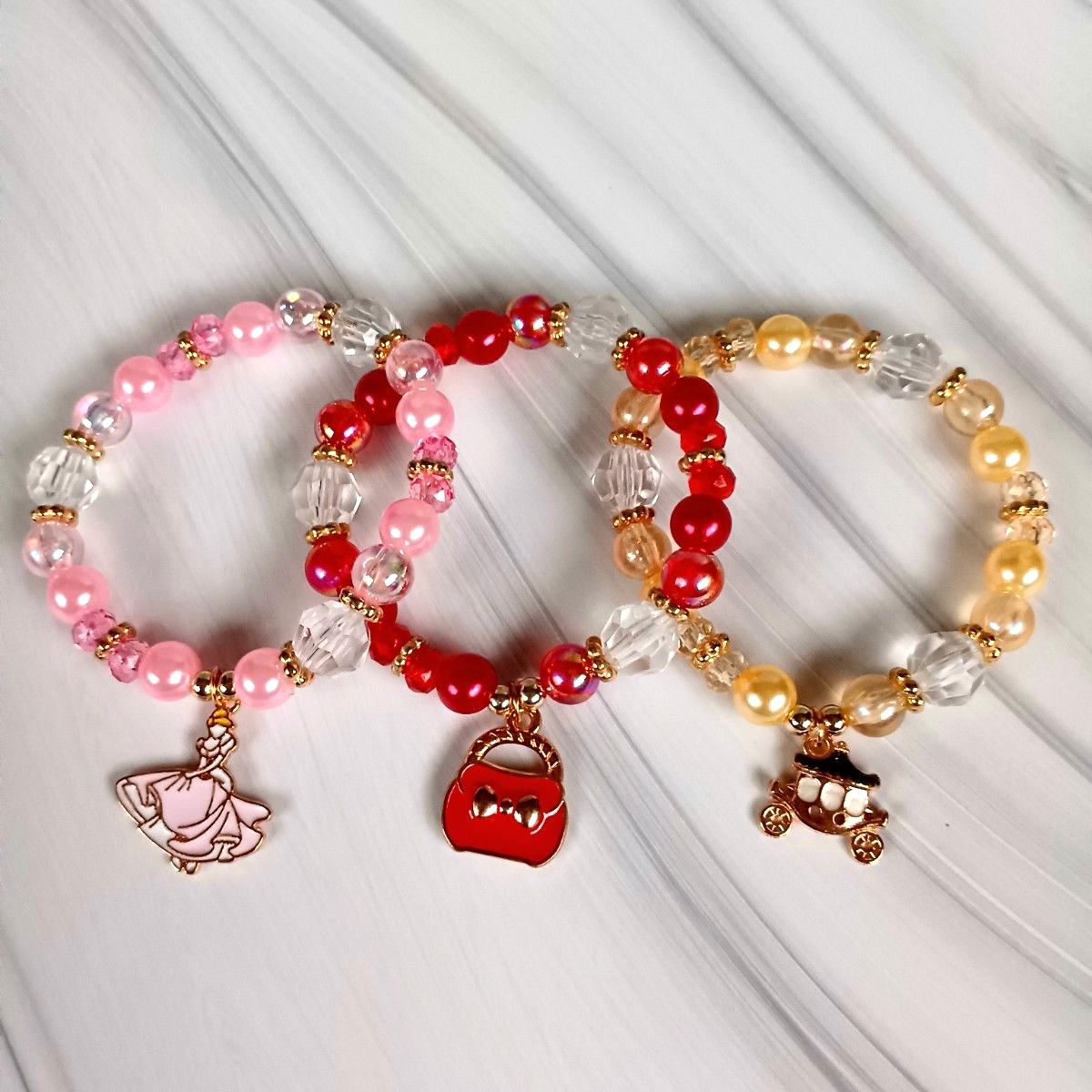 キッズブレスレット】 3個セット チャーム付き ビーズアクセサリー 