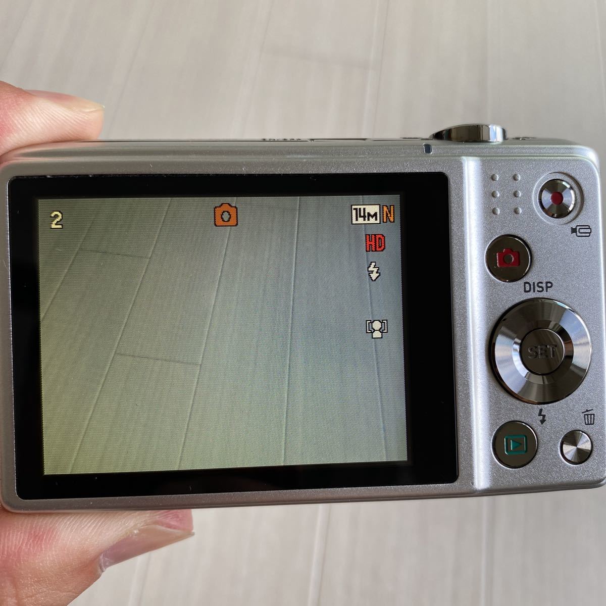 ●ジャンク品 CASIO EXILIM EX-ZS100 カシオ エクシリム デジタルカメラ デジカメ D99