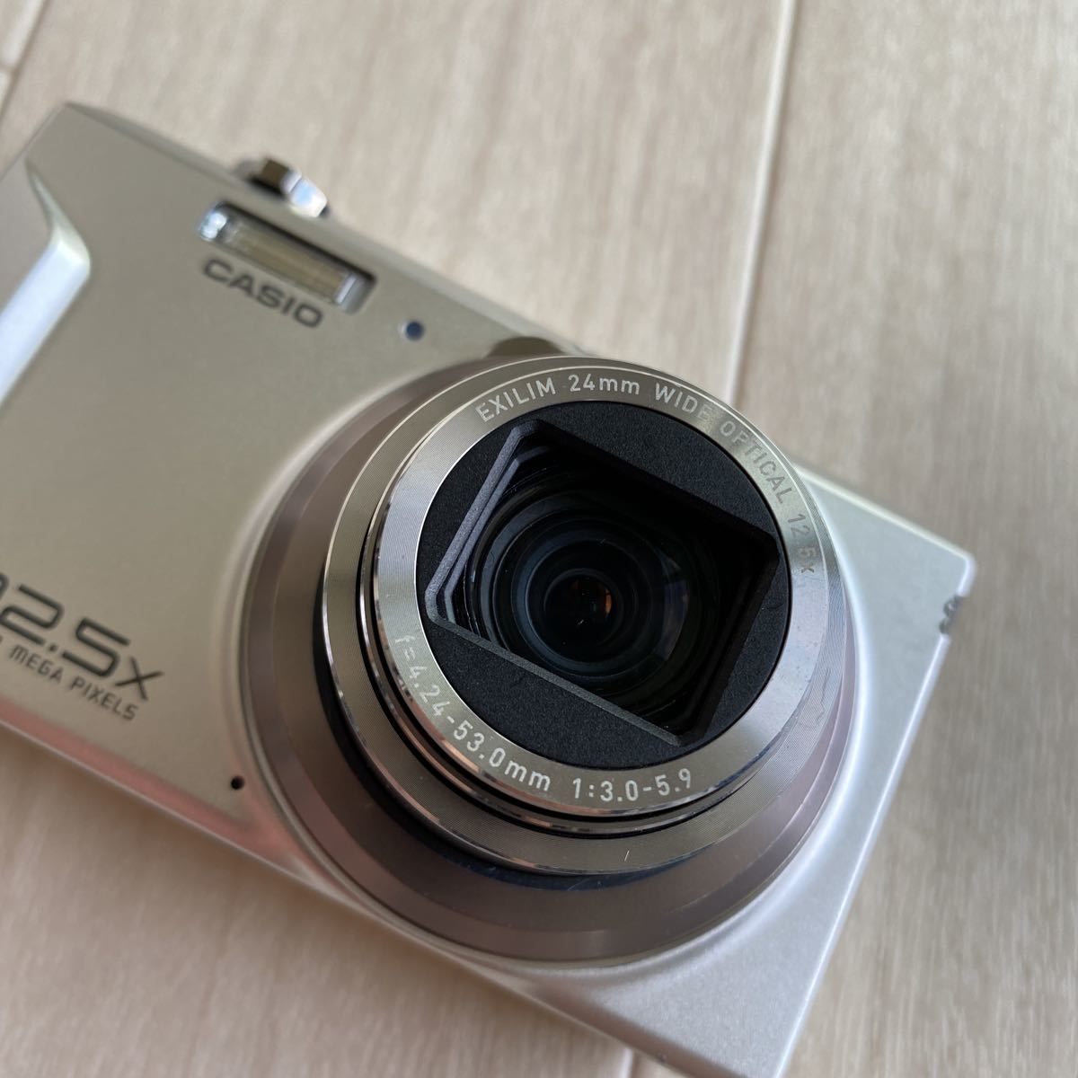 ●ジャンク品 CASIO EXILIM EX-ZS100 カシオ エクシリム デジタルカメラ デジカメ D99