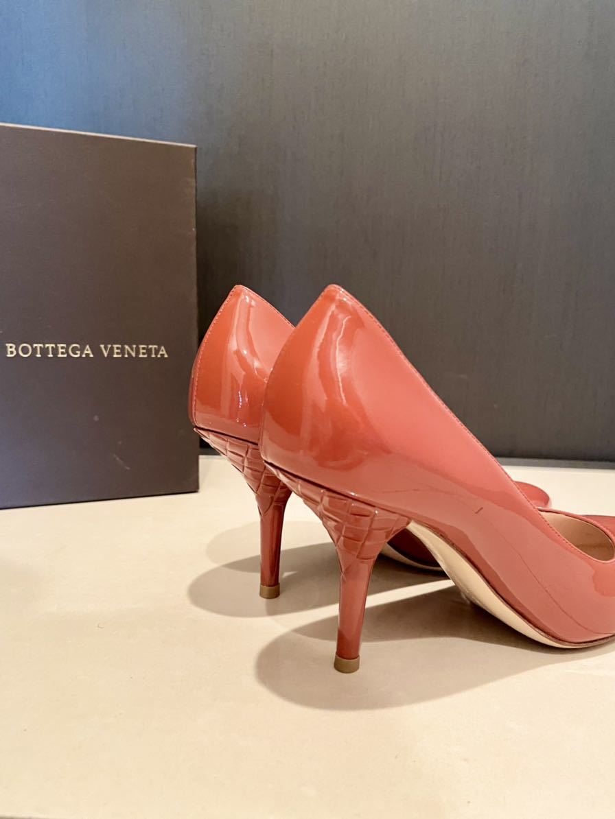 送料無料 一度着用 36 1/2 BOTTEGA VENETA パンプス ボッテガヴェネタ 23.5cm エナメルパンプス オレンジ イントレチャート