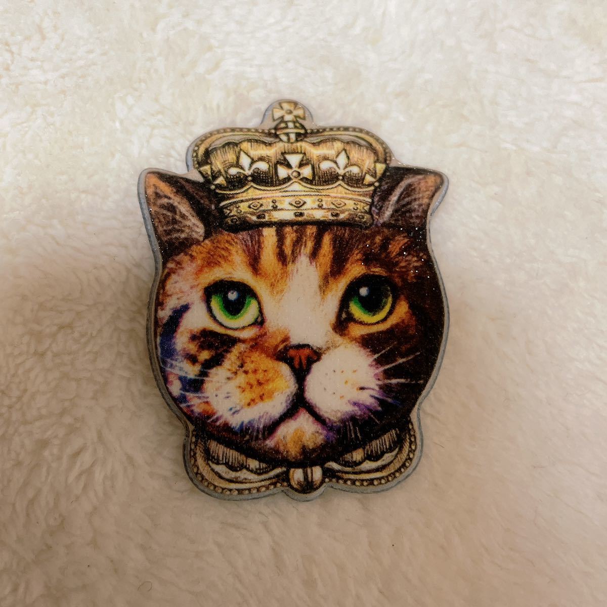 即決★猫　フェイスブローチ　バッジ　ネコ　ねこ　ブローチ　新品　冠　キラキラ　キャット　CAT_画像1