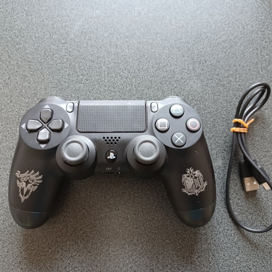 DUALSHOCK4  PS4コントローラー 純正　モンハンアイスボーンモデル黒