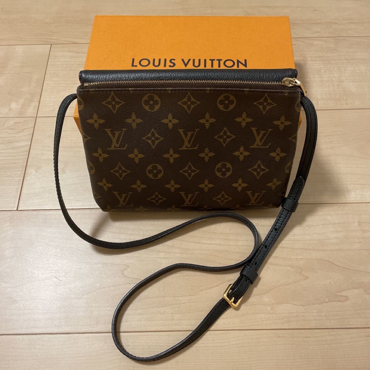  LOUIS VUITTON (ルイ ヴィトン)  ショルダー　バッグ