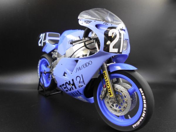 フジミ製 1/12 YAMAHA YZF750 TECH21 1987年鈴鹿8耐仕様 塗装済み完成品_画像6