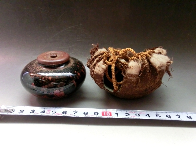 茶入れ□黒釉大海型瀬戸茶入 黒色 飴釉 唐物糸切 茶入れ□黒釉大海型瀬戸茶入 黒色 飴釉 唐物糸切