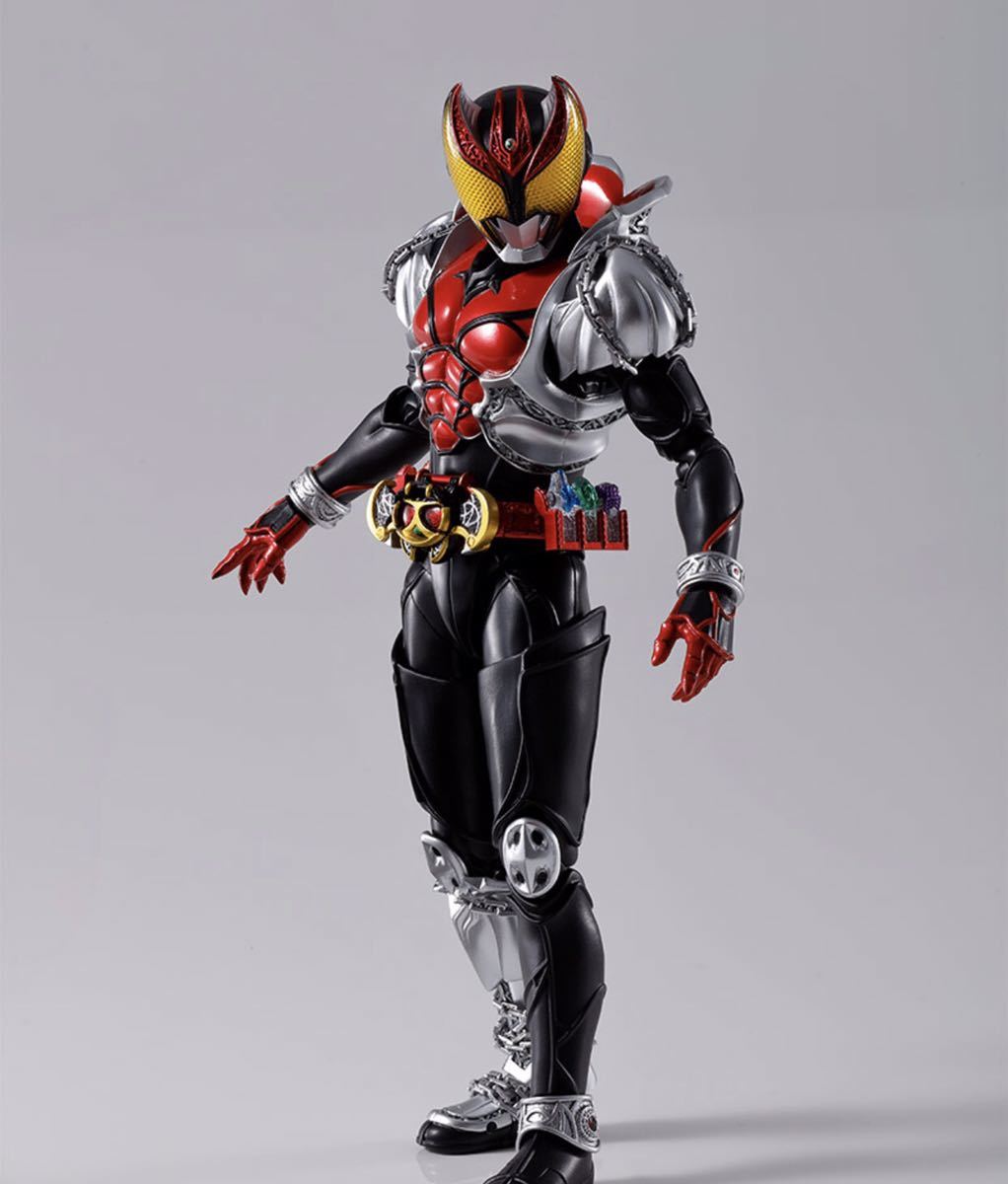 バンダイ S.H.Figuarts (真骨彫製法) 仮面ライダーキバ キバフォーム