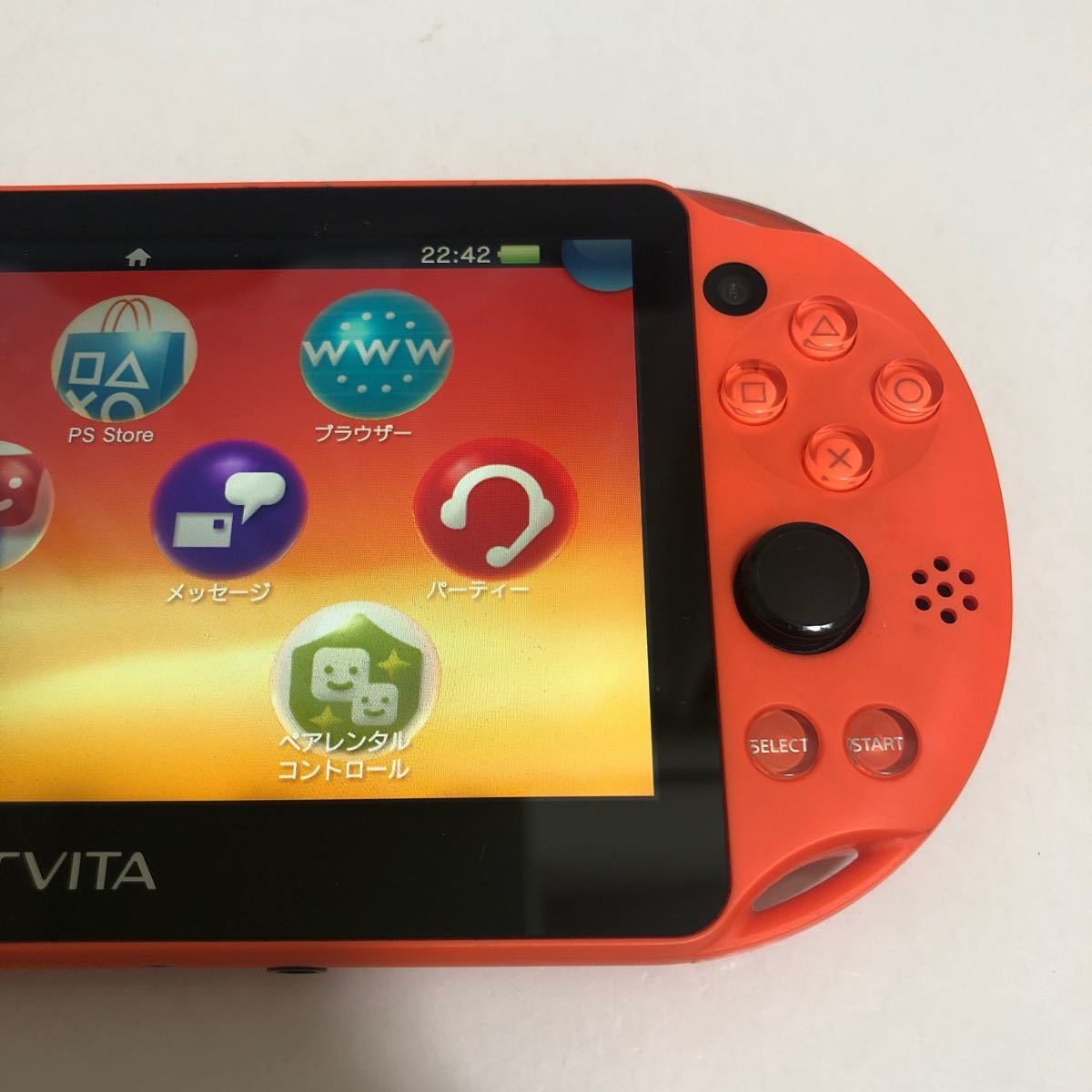 「PlayStation Vita（PCH-2000シリーズ） Wi-Fiモデル ネオン・オレンジ PCH-2000 」ソニー