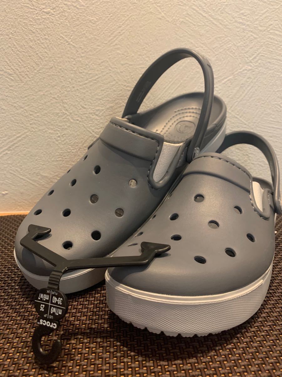 Paypayフリマ カッコ可愛い クロックスサンダル25センチ Paypayフリマ カッコ可愛い クロックスサンダル25センチ