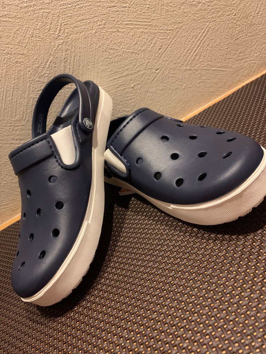 Paypayフリマ カッコ可愛い クロックスサンダル24センチ Paypayフリマ カッコ可愛い クロックスサンダル24センチ