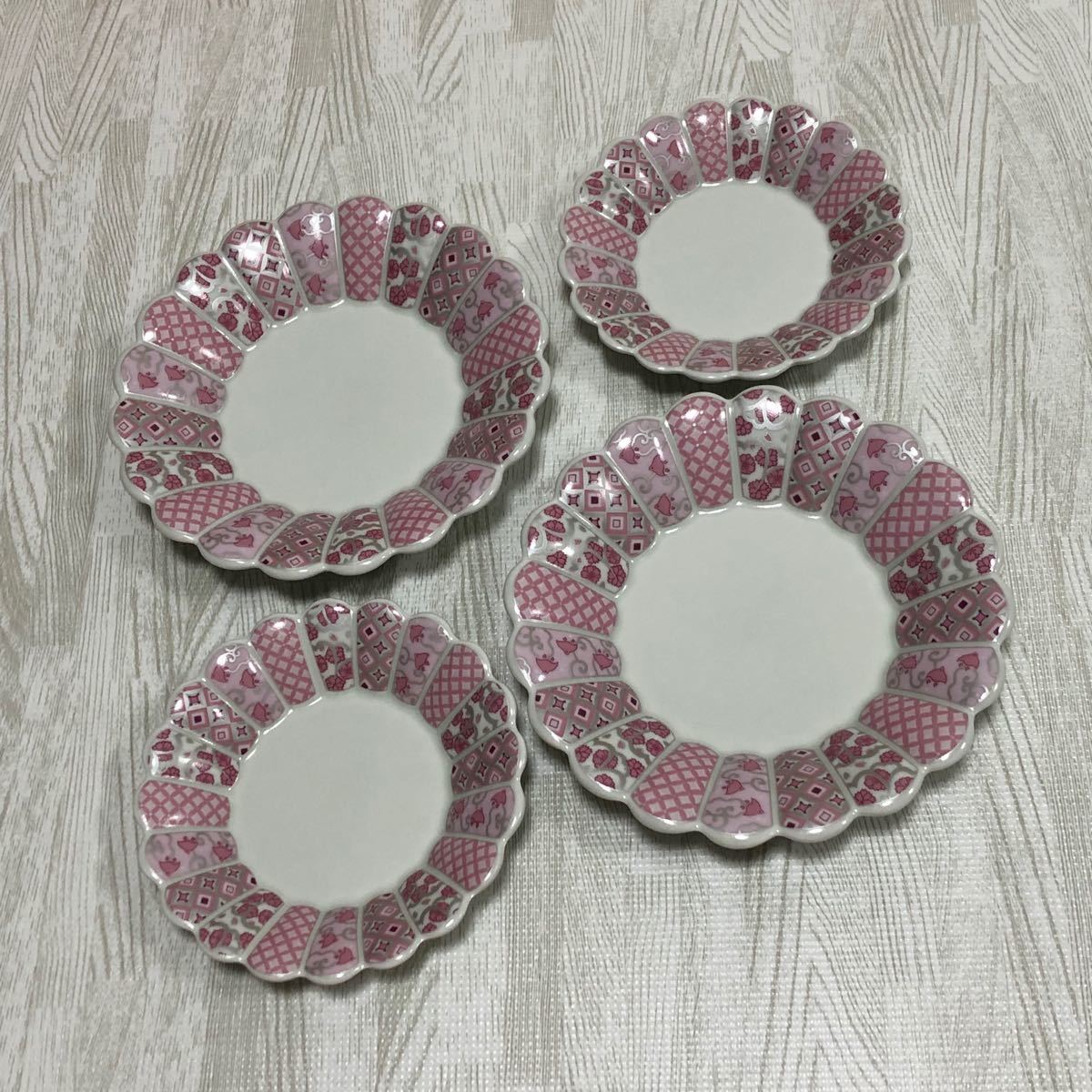 新品 古伊万里 林九郎 波佐見焼 伊万里焼 有田焼 菊割皿 皿 花 新品 古伊万里 林九郎 波佐見焼 伊万里焼 有田焼 菊割皿 皿 花