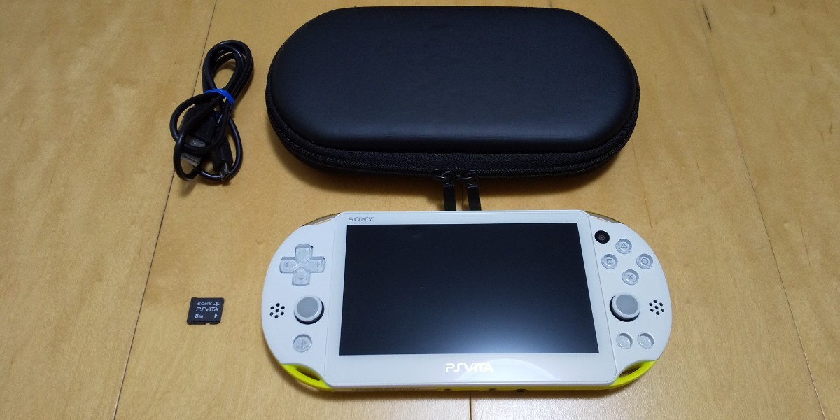 PS Vita PCH-2000 【本体】 /  メモリーカード8GB  /  マイクロUSBケーブル  /  薄型ポーチ