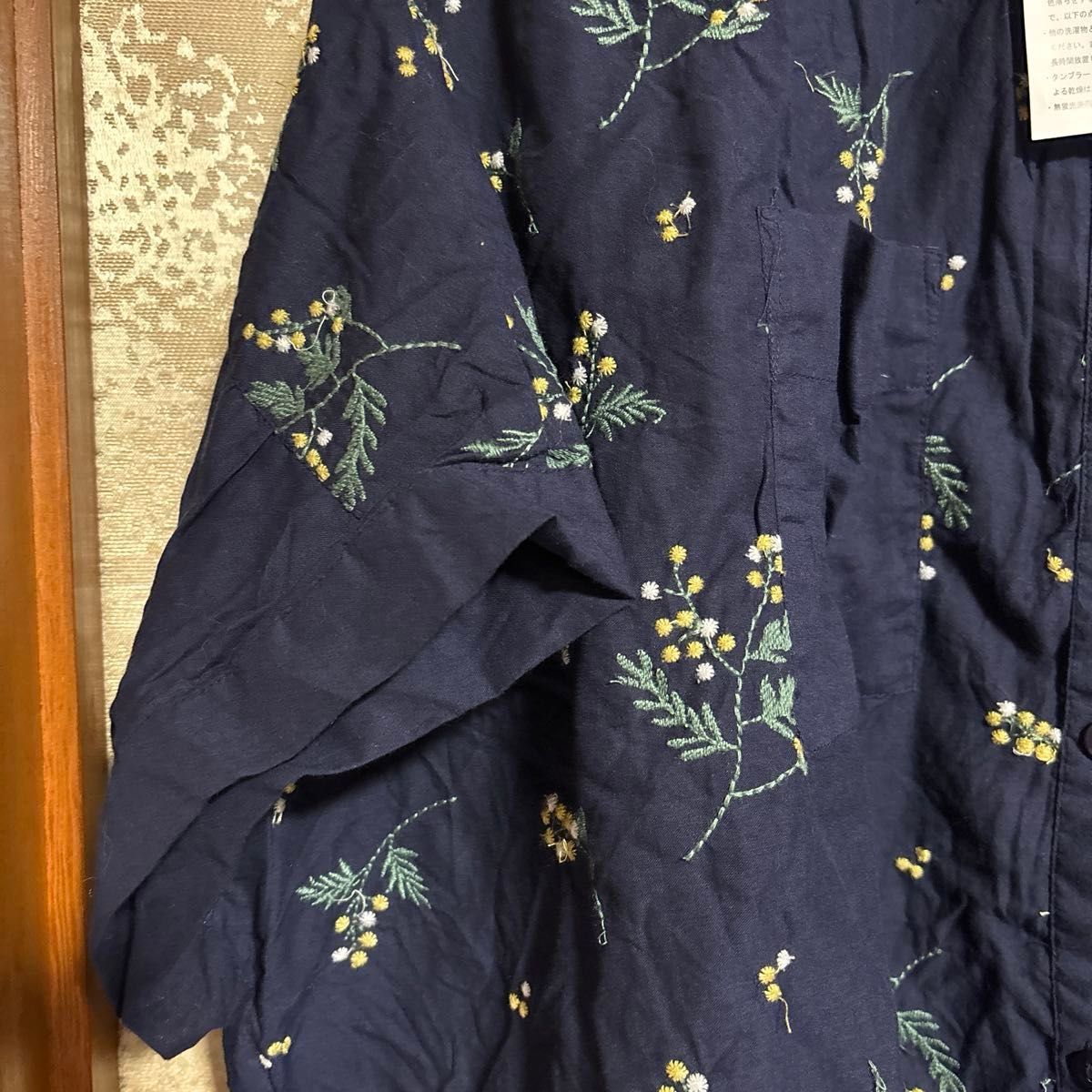 smarika 花柄刺繍ブラウス ・半袖 ネイビー ・ゆったりサイズ・M〜L 