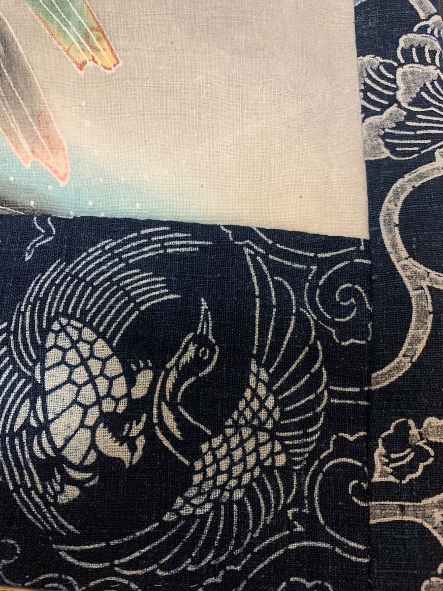 タペストリー 完成品 古布 筒描き 家紋 布団皮 多色染め 筒描き 鶴 藍染木綿 Japan Blue 大 壁掛 アンティーク 絣