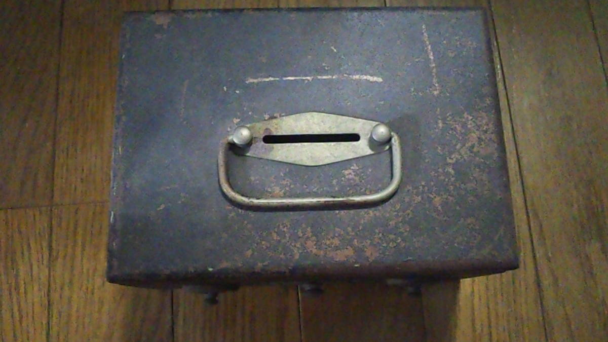  old safe handbag safe key less number . lock ...... used 