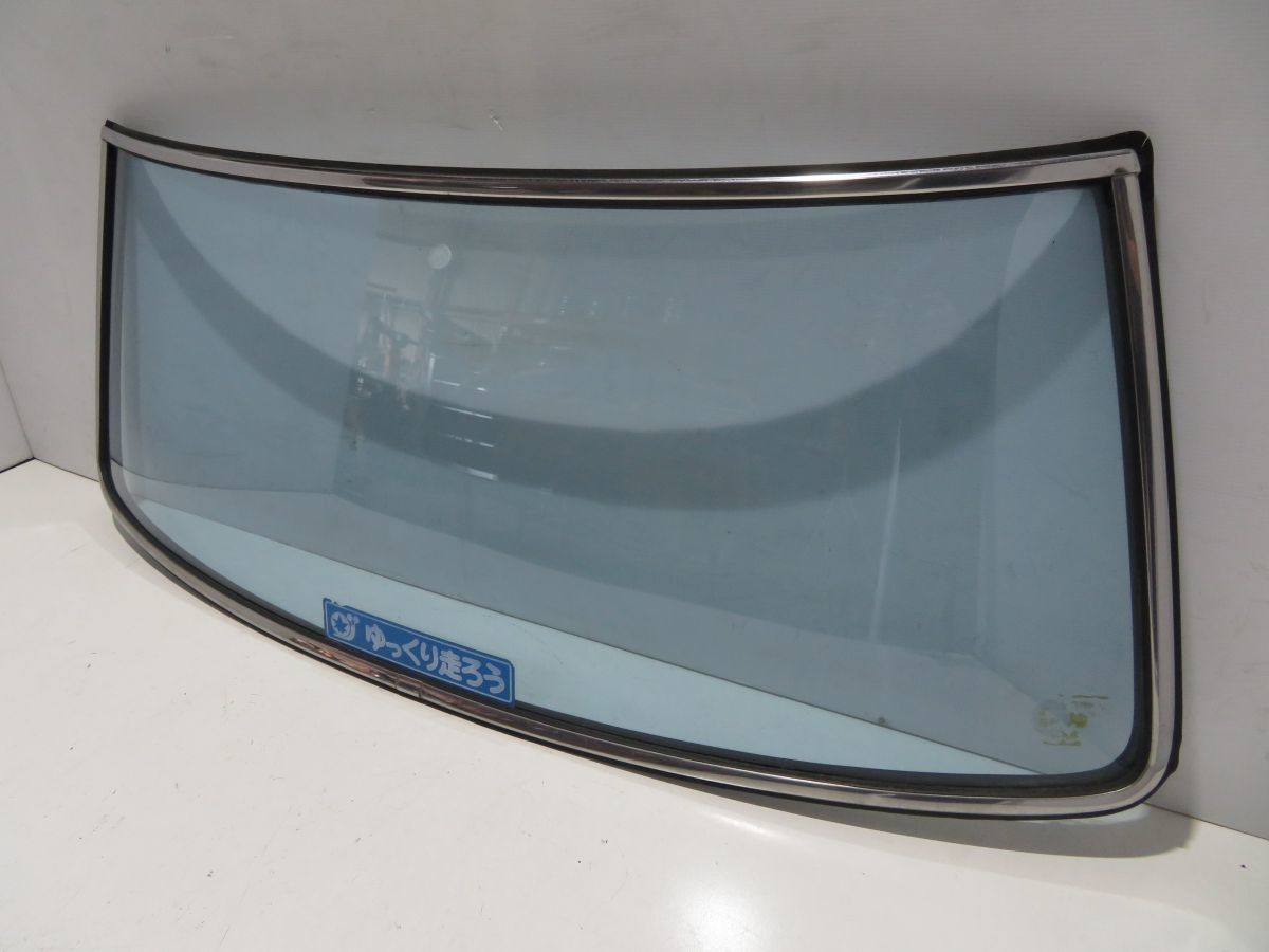 21-28-78 510 P510 Datsun Bluebird Deluxe 4-door L16 [ rear window glass ]