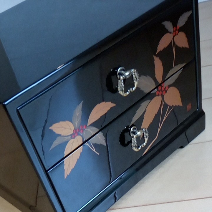 美品】 漆塗り 桐箱未使用 会津塗 小箪笥 木製漆器 蒔絵 万両紋 美品】 漆塗り 桐箱未使用 会津塗 小箪笥 木製漆器 蒔絵 万両紋