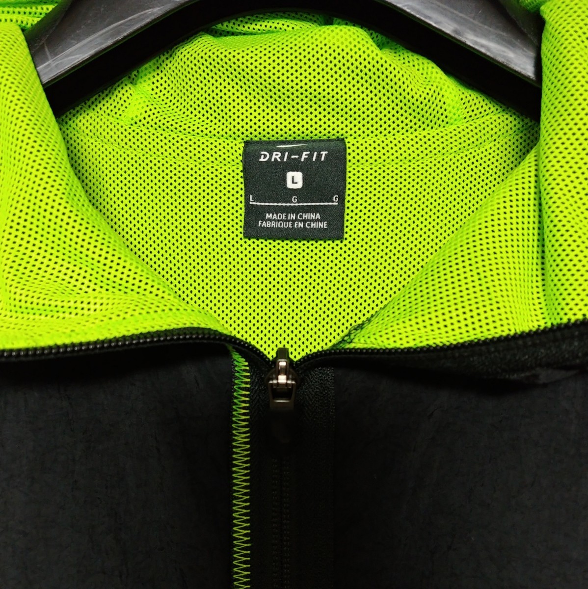 未使用 NIKE ナイロン ジャケット パンツ セットアップ 黒×蛍光 未使用 NIKE ナイロン ジャケット パンツ セットアップ 黒×蛍光