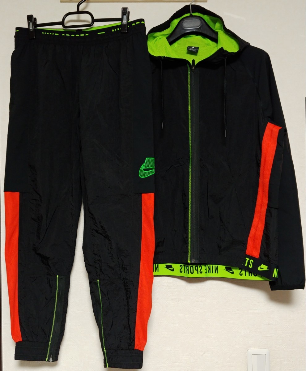 未使用 NIKE ナイロン ジャケット パンツ セットアップ 黒×蛍光 未使用 NIKE ナイロン ジャケット パンツ セットアップ 黒×蛍光