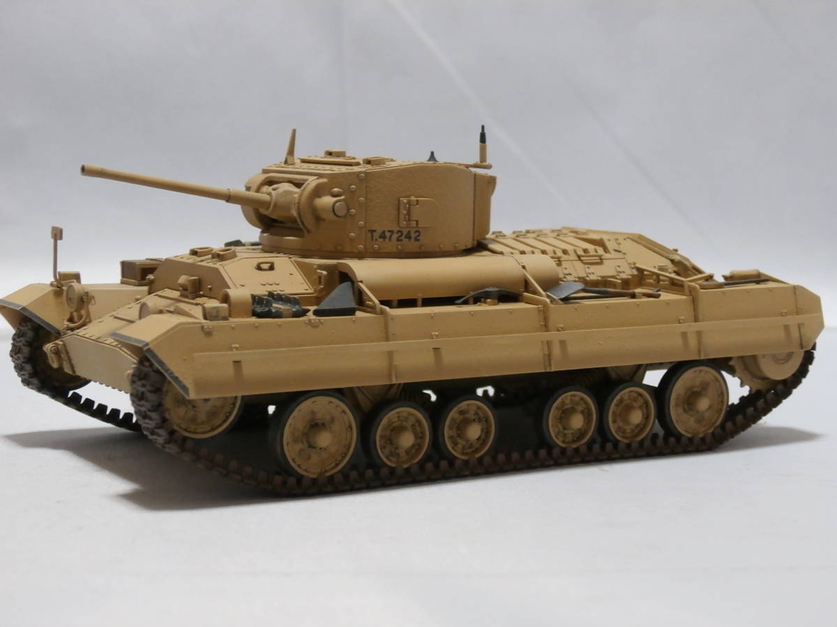 超爆安  [模型完成品]タミヤ バレンタインMk.Ⅱ/Ⅳ イギリス歩兵戦車 MM.352 1/35 完成品
