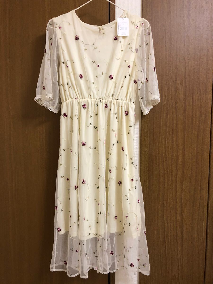 Paypayフリマ ページボーイ 刺繍花柄ワンピース Paypayフリマ ページボーイ 刺繍花柄ワンピース