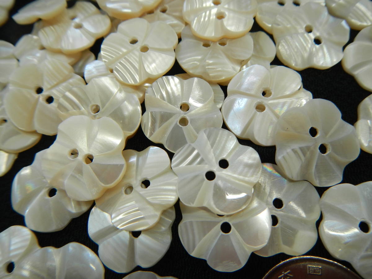 ＜銀の斧＞天然貝細工ボタン・手作り品・梅の花48個・径17mm前後・花形・送料無料・天然素材ボタンの画像3