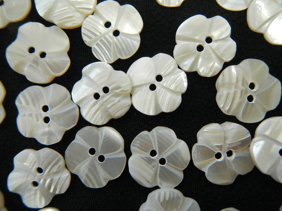 ＜銀の斧＞天然貝細工ボタン・手作り品・梅の花48個・径17mm前後・花形・送料無料・天然素材ボタンの画像5